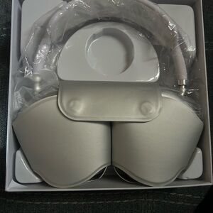 Apple On-Ear Headphones - Silver | AirPods Max